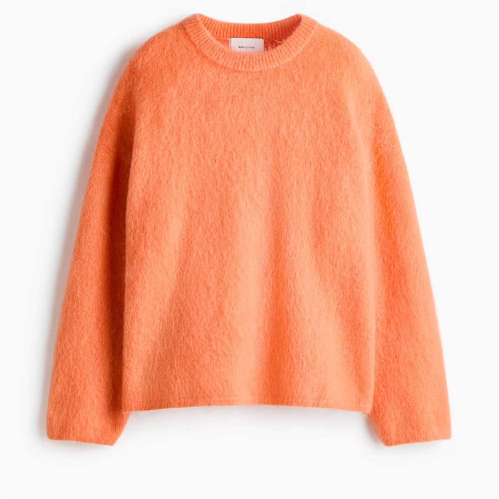 NWT (size small) H&M OVERSIZED MOHAIR-BLEND SWEATER - Picture 2 of 11